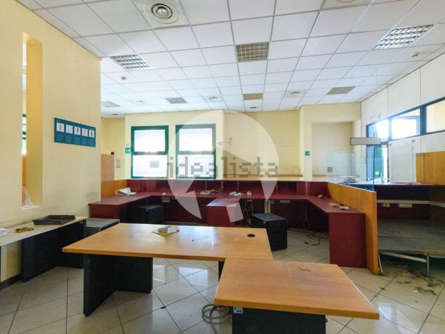 Locale Commerciale in vendita a Val d’Enza, Re