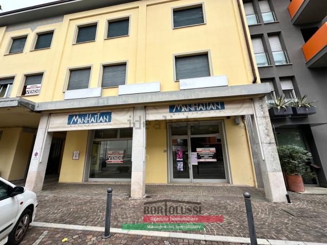Locale Commerciale in vendita a Azzano Decimo, Friuli-Venezia Giulia