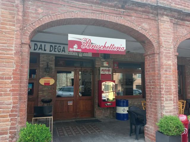 Locale Commerciale in vendita a Alta Val Tidone, Nibbiano
