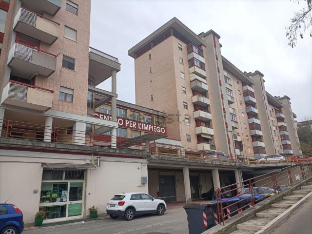 Locale Commerciale in vendita a San Giovanni, Campobasso
