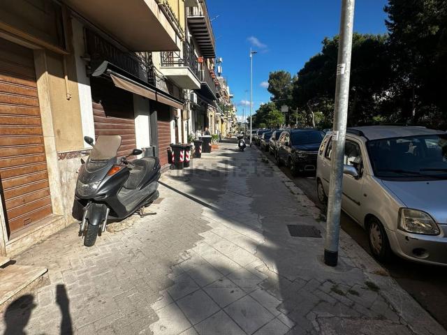 Locale Commerciale in vendita a VII Circoscrizione, Palermo