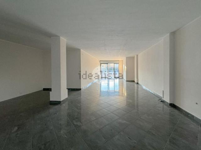 Locale Commerciale in vendita a Castiglione Delle Stiviere, Lombardia