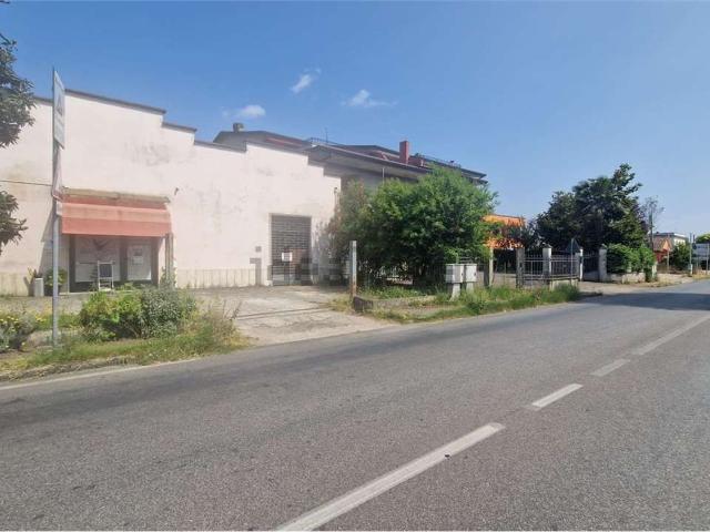 Locale Commerciale in vendita a Alatri, Lazio