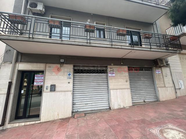Locale Commerciale in vendita a Puglia, Taranto