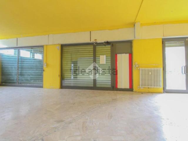 Locale Commerciale in vendita a Dorotina, Mozzo