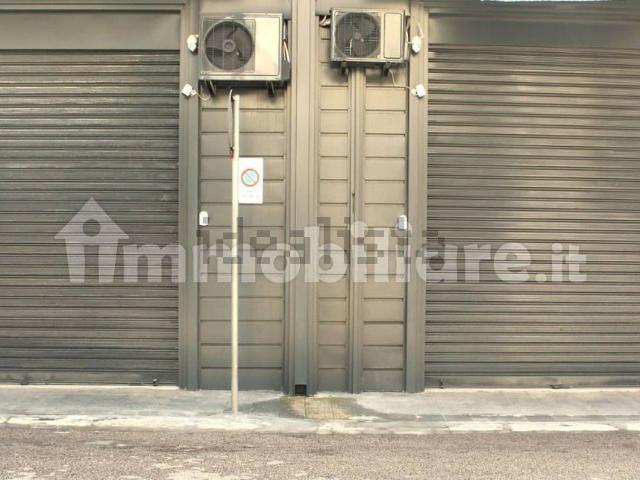 Locale Commerciale in vendita a Puglia, Bari