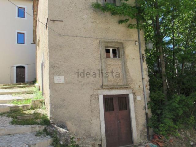 Locale Commerciale in vendita a Rocca Di Mezzo, Abruzzo