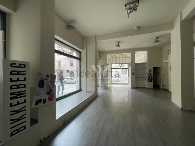 Locale Commerciale in vendita a Campobasso, Molise