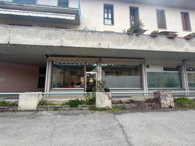 Locale Commerciale in vendita a Calcinato, Lombardia