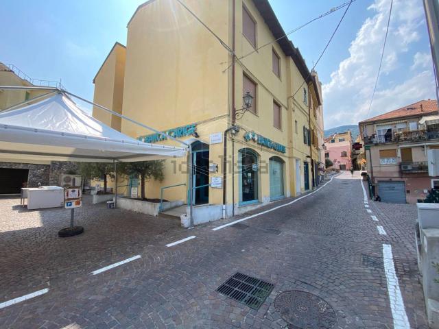 Locale Commerciale in vendita a Dari, Toirano