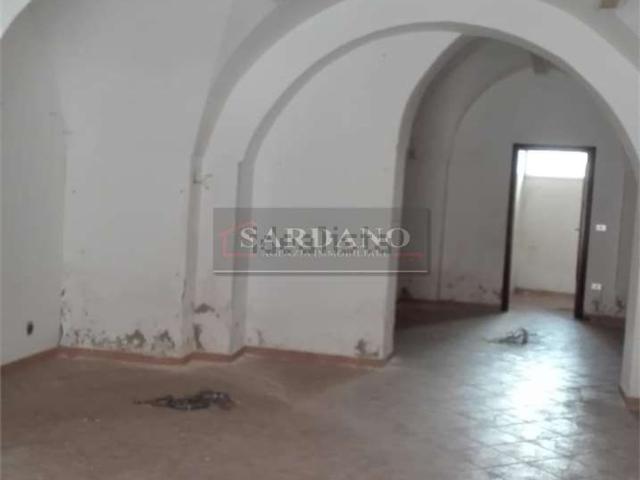 Locale Commerciale in vendita a Centro, Puglia