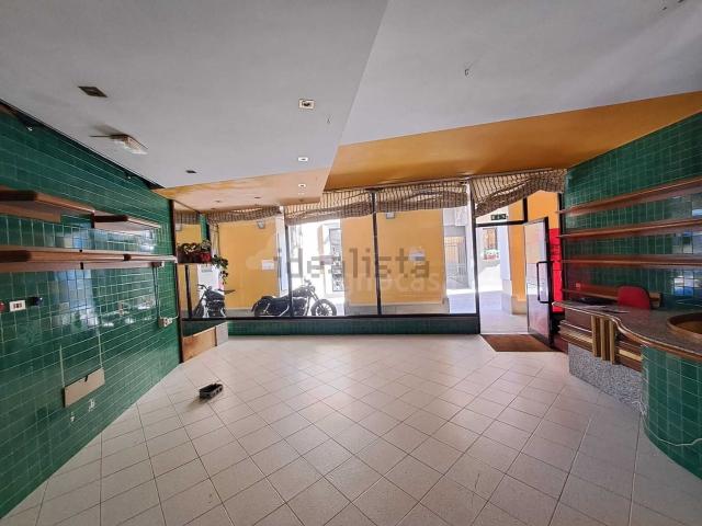 Locale Commerciale in vendita a Clusone, Lombardia