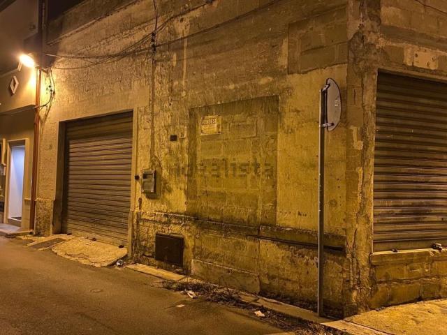 Locale Commerciale in vendita a Manduria, Taranto