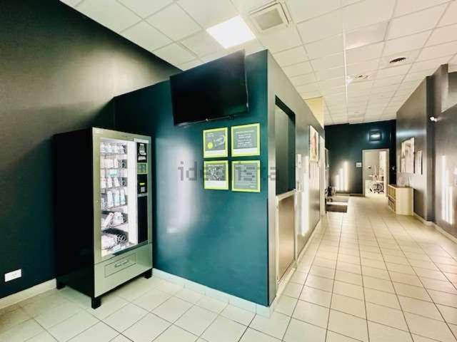 Locale Commerciale in vendita a Unione Comuni Modenesi Area Nord, Mirandola