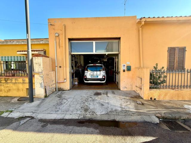 Locale Commerciale in vendita a San Pantaleo, Sardigna/Sardegna