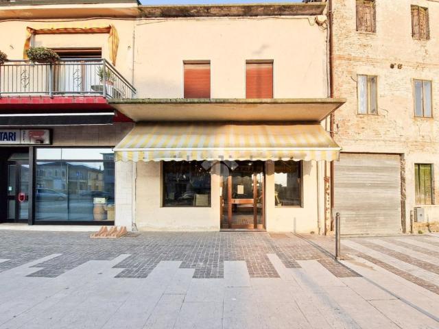 Locale Commerciale in vendita a Castagnaro, Veneto