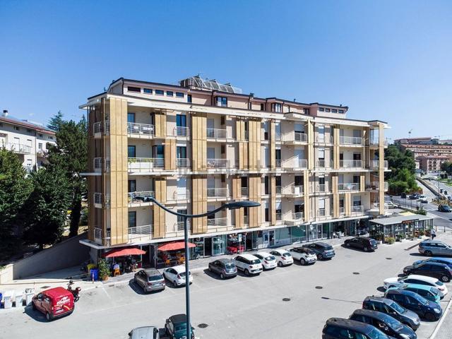 Locale Commerciale in vendita a Piazza d'Armi, Tornimparte