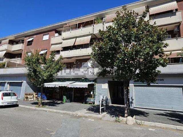 Locale Commerciale in vendita a Municipio Roma VII, Roma Capitale