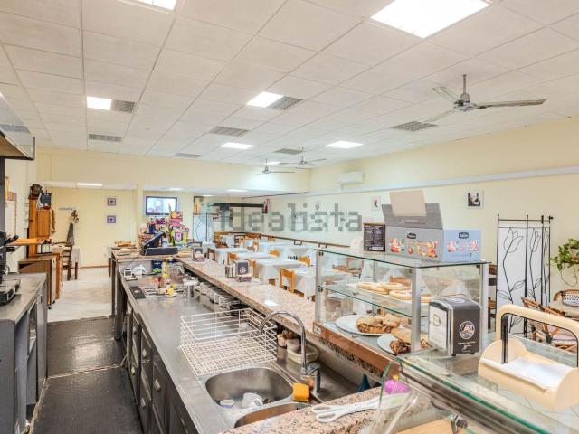 Locale Commerciale in vendita a Follonica, Grosseto