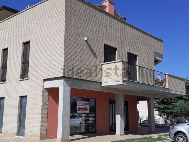 Locale Commerciale in vendita a Assisi, Umbria