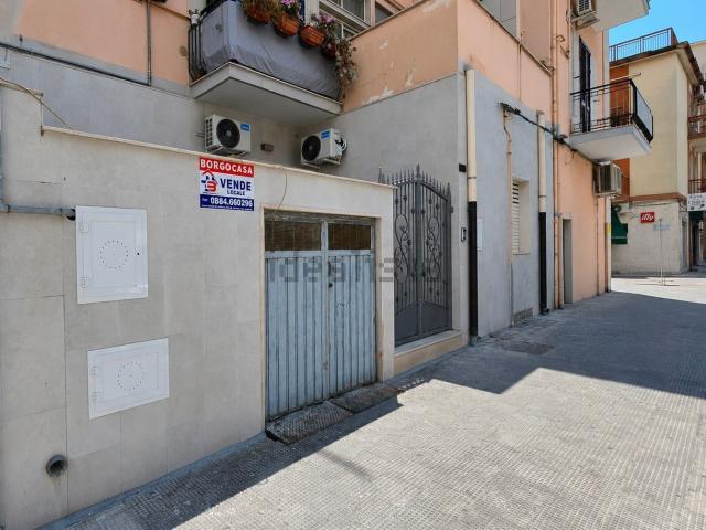 Locale Commerciale in vendita a Siponto, Puglia