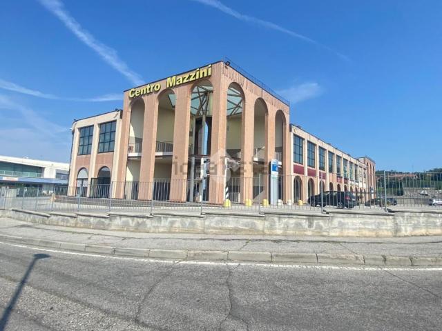 Locale Commerciale in vendita a Castiglione Delle Stiviere, Lombardia