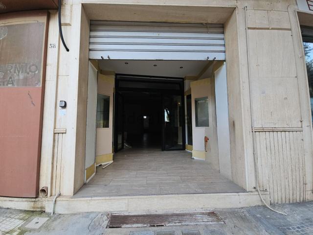 Locale Commerciale in vendita a Puglia, Lecce