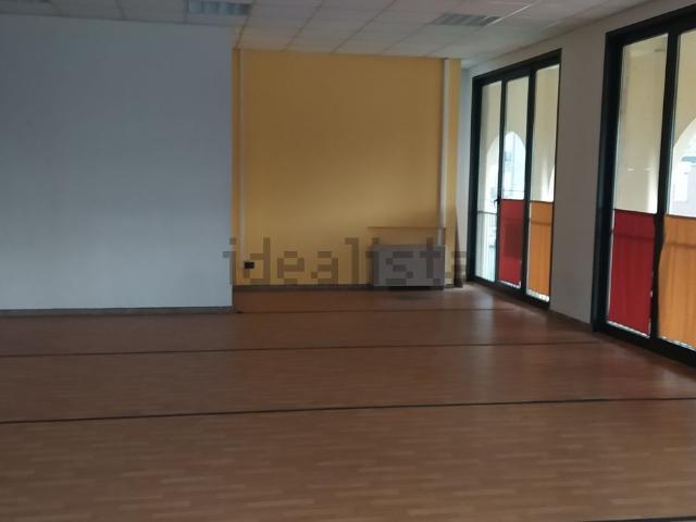 Locale Commerciale in vendita a Unione dei comuni della Bassa Romagna, Lugo