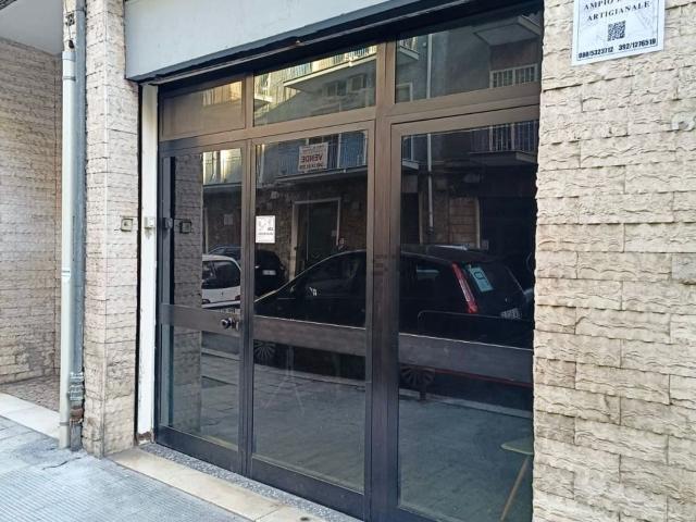 Locale Commerciale in vendita a Libertà, Bari