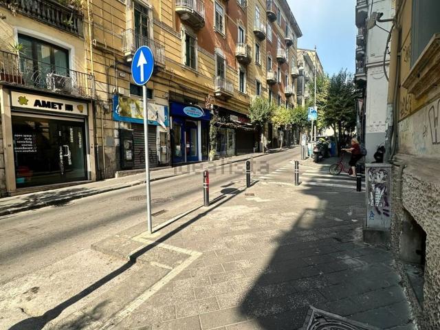 Locale Commerciale in vendita a Salerno
