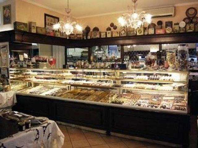 Locale Commerciale in vendita a Lido di Camaiore, Camaiore