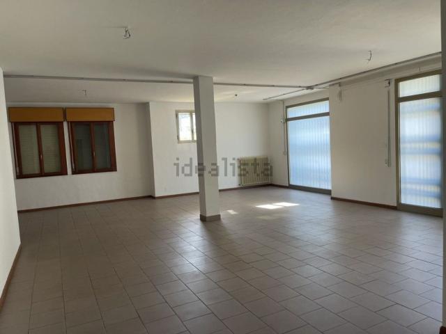 Locale Commerciale in vendita a Caselle, Selvazzano Dentro