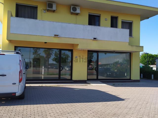 Locale Commerciale in vendita a Porto Tolle, Ca' Tiepolo