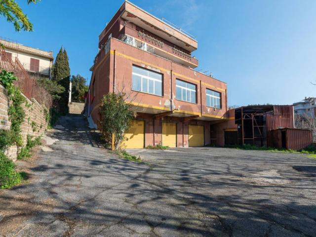 Locale Commerciale in vendita a Roma Capitale, Lazio
