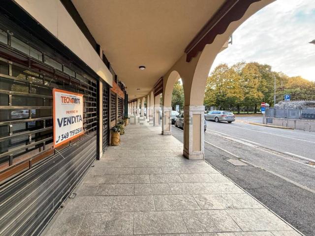 Locale Commerciale in vendita a Rezzato, Lombardia