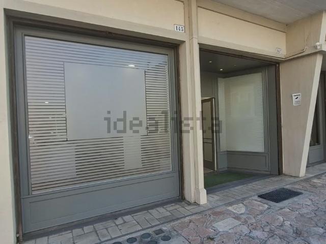 Locale Commerciale in vendita a Spoleto, Umbria