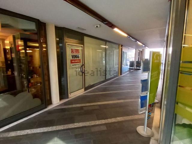 Locale Commerciale in vendita a Lambioi, Zoldo Alto