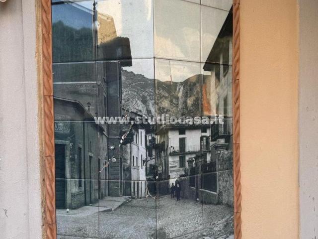 Locale Commerciale in vendita a Castro, Lombardia