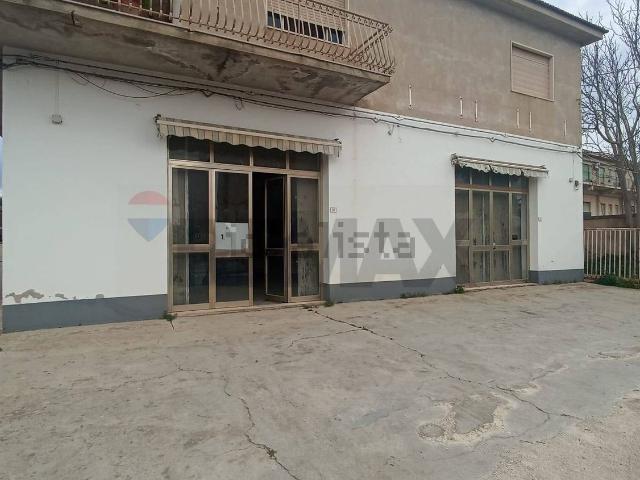 Locale Commerciale in vendita a Roccazzo, Chiaramonte Gulfi