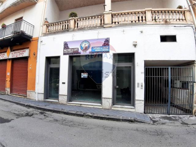 Locale Commerciale in vendita a Chianchitta, Giardini Naxos