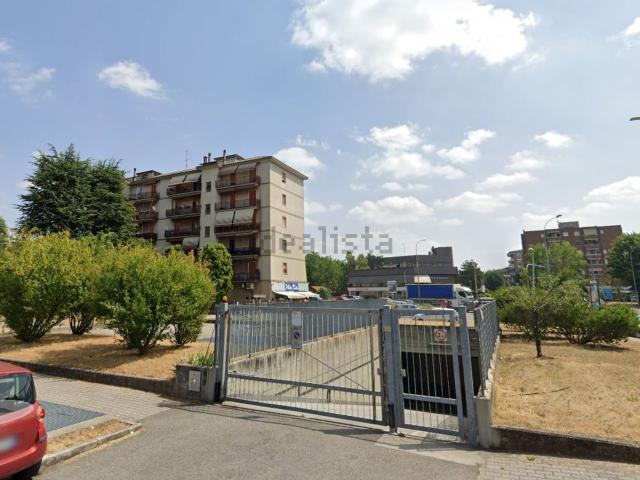 Locale Commerciale in vendita a Nova Milanese, Lombardia