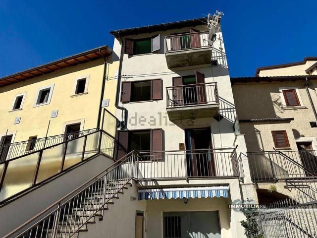 Locale Commerciale in vendita a Caporciano, Abruzzo