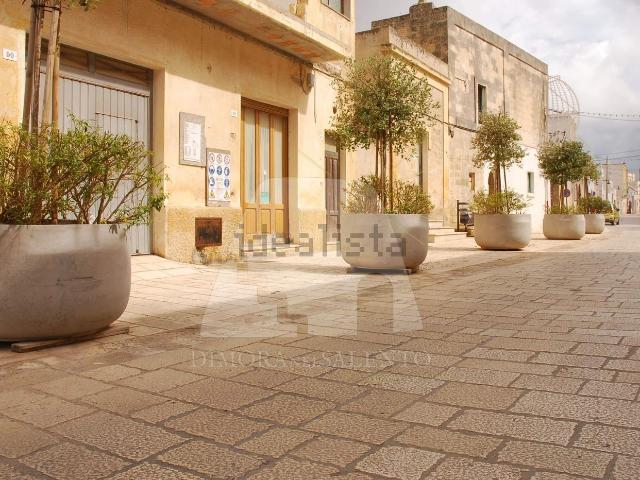 Locale Commerciale in vendita a Puglia, Lecce