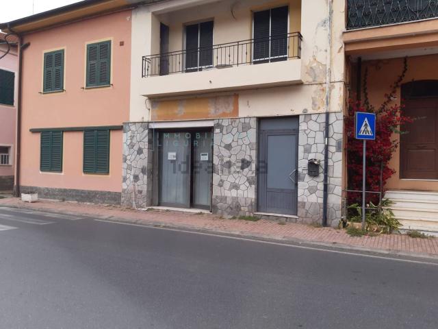 Locale Commerciale in vendita a Ortovero, Liguria
