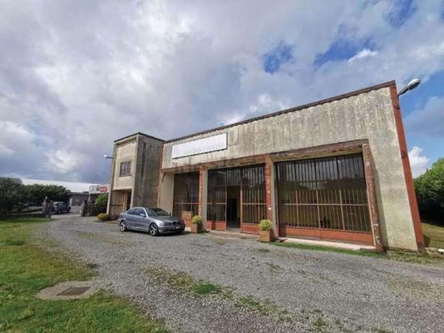 Locale Commerciale in vendita a Grotte Di Castro, Lazio