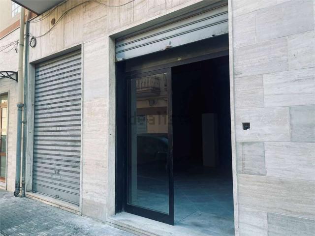 Locale Commerciale in vendita a Commenda, Puglia