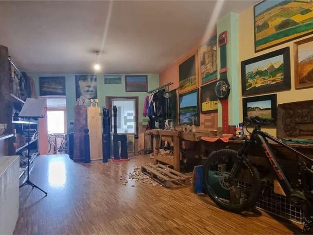 Locale Commerciale in vendita a Comunità della Vallagarina, Borgo Sacco