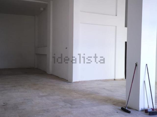 Locale Commerciale in vendita a Rancitelli, Pescara
