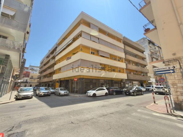 Locale Commerciale in vendita a Centro, Barletta