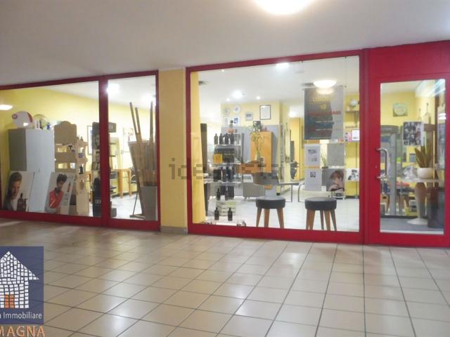 Locale Commerciale in vendita a San Biagio, Ravenna